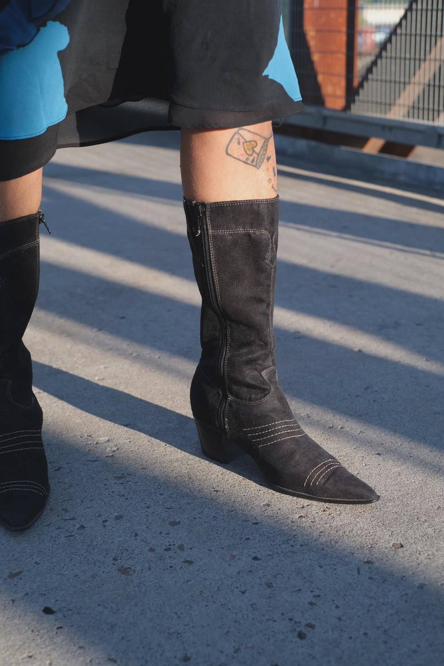 Y2k Western Style Pointy Toe Suede Boots - Size 7.5