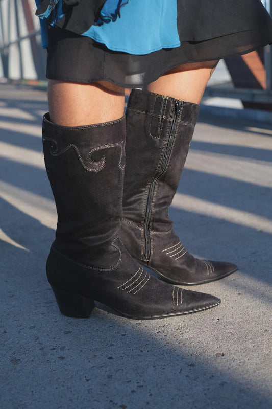 Y2k Western Style Pointy Toe Suede Boots - Size 7.5